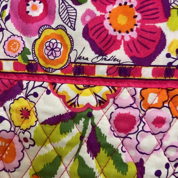 VERA BRADLEY MEDIUM DUFFEL BAG - Picture 2 of 6